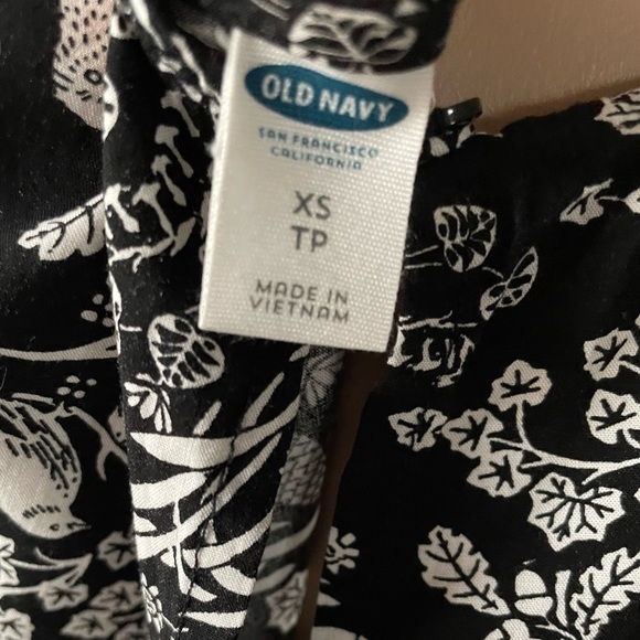 Old Navy Sleeveless Woodland Print Swing Top - Picture 5 of 5